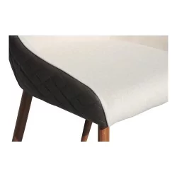 Стул Darling с коричневой ромбовидной спинкой и бежевой передней частью из ткани.