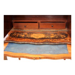 Bonheur-du-jour Louis XV 风格，以两片叶子开头……