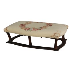 Grande banquette basse recouvert de tapisserie décor …