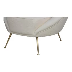 Moderner Sessel mit goldfarbenen Metallbeinen, bezogen mit Stoff …