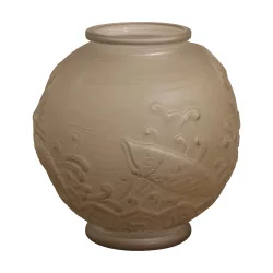 Grand vase rond en verre moulé décor “Poisson” signé LORRAIN …