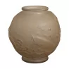 Grand vase rond en verre moulé décor “Poisson” signé LORRAIN … - Moinat - Boites, Urnes, Vases