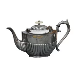 个装饰艺术风格的椭圆形银色金属茶壶，带……