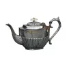 个装饰艺术风格的椭圆形银色金属茶壶，带…… - Moinat - 装饰配件
