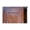 Armoire 2 portes en bois de noyer, à corniche, 2 étagères à … - Moinat - Armoires