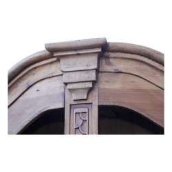 Tannenholzschrank mit Polizistenhut, Altholz, …