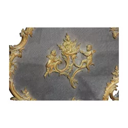 Pare feu Louis XV style Régence, en bronze doré et
