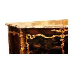 Buffet Louis XV à 2 portes laquées noir et or de la maison …