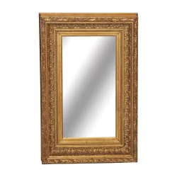 зеркало из позолоченного дерева с патинированным зеркалом, богатой резьбой и …