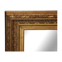 vergoldeter Holzspiegel mit patiniertem Spiegel, reich geschnitzt und …