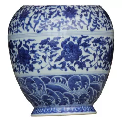 Chinese porcelain lamp in blue and white with