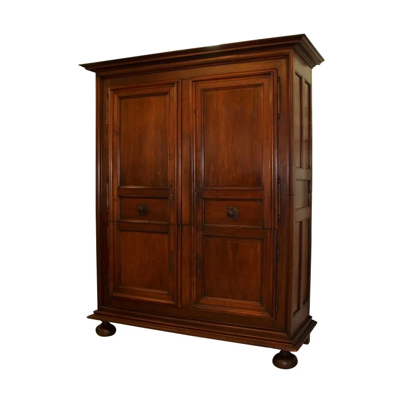 Armoire, buffet Louis XIV en bois de noyer massif mouluré, 1 - Moinat - Armoires Armoire, buffet Louis XIV en bois de noyer massif mouluré, 1 - Moinat - Armoires