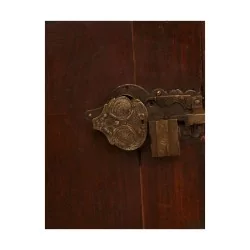 Armoire, buffet Louis XIV en bois de noyer massif mouluré, 1