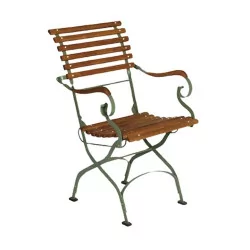Складное садовое кресло \"Rochefort\" из кованого железа, окрашенного в зеленый цвет.