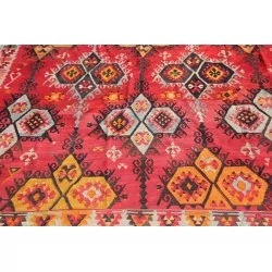 Tapis Kilim coloris rouge, brun, orange, jaune, beige, noir et