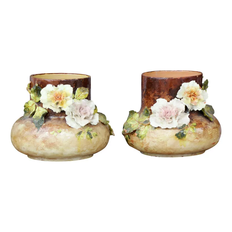 Pair of “Peonies” vases in slip earthenware. 20th … - Moinat - Decorating accessories