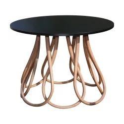张 Thonet 风格的客厅桌子，采用山毛榉木制成，配有……