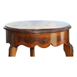 Pair of Louis XV style tripod bedside tables in …