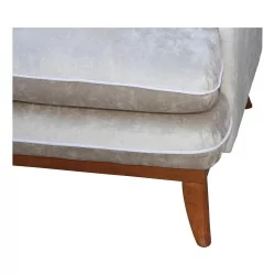 AURA 型号沙发，带泡沫衬垫、木腿、软垫……