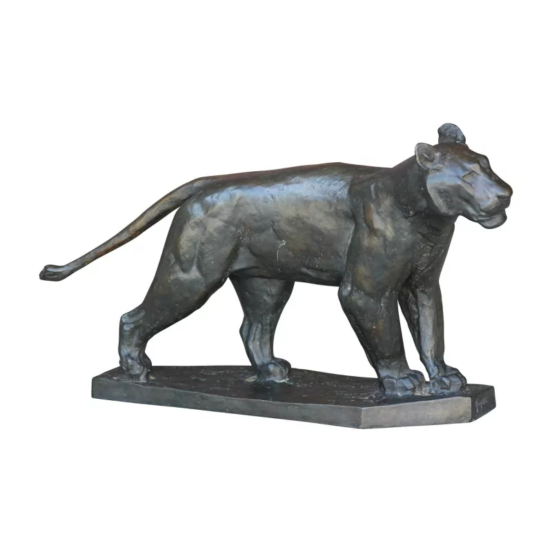 Bronze “Lioness on the lookout” chocolate patina, lost wax, signed … - Moinat - Bronzes