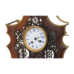 Pendule Néogothique en bois découpé et socle en bois …