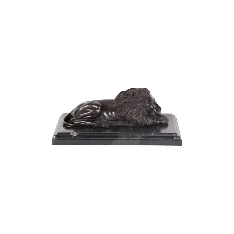 Statuette of a burnished bronze lion on a marble base (left). - Moinat - Decorating accessories