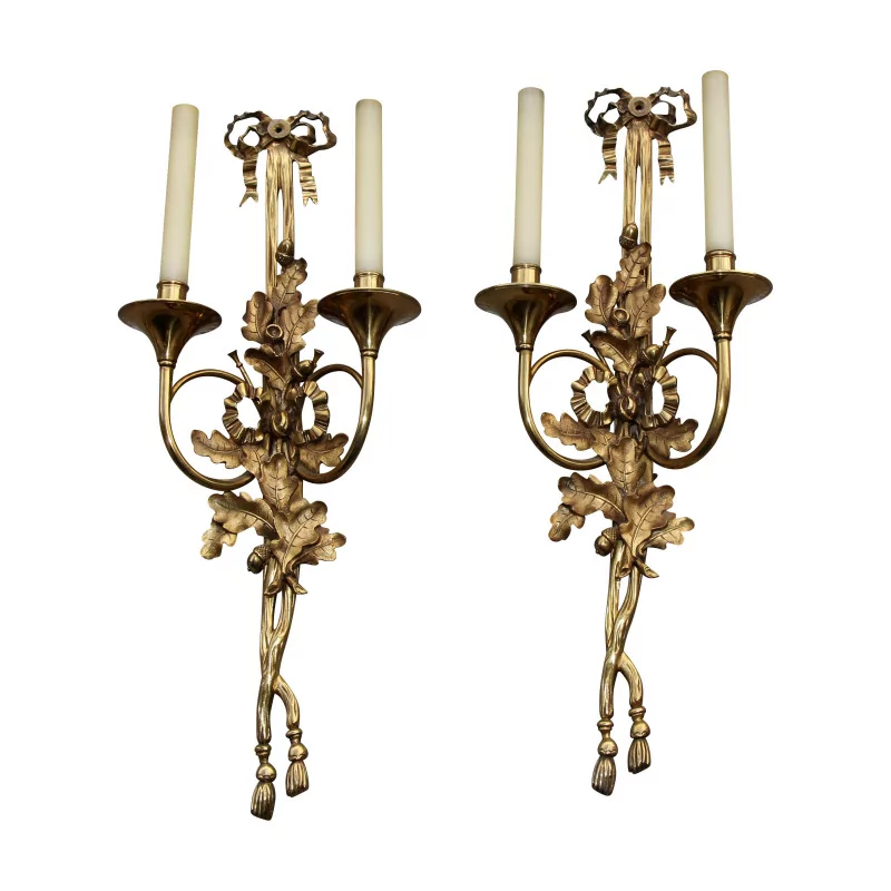 Pair of Louis XVI bronze sconces, “hunting horn” model … - Moinat - Wall lights, Sconces