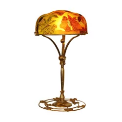 Lampe de table "Ombelle" sur pied en bronze richement décoré.