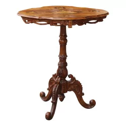 Brienz 三脚架椭圆形基座桌，木雕和……