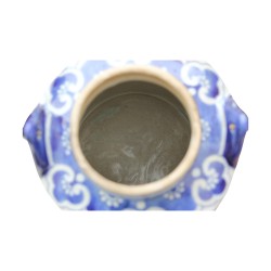 chinesische Teekanne aus blau-weiß bemaltem Porzellan in guter …