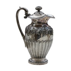 Pichet, carafe à vin en argent 800 avec décor raisins …