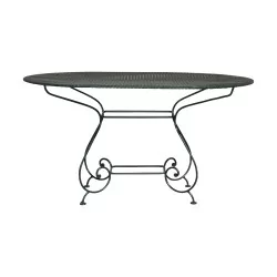 Vincy 型号锻铁椭圆形桌子，带金属板顶部……
