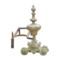 Paire de chenets en bronze patiné Louis XIV. France, fin 18ème …