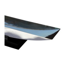 Große Art-Deco-Tasse aus silbernem Metall auf einem Holzsockel …