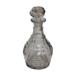 个旧水晶醒酒器。 20世纪
