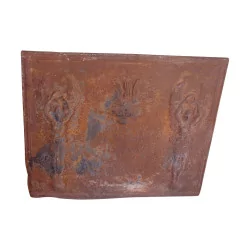 Plaque de cheminée en fonte avec décor "Angelots". 20ème