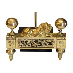 Paar zu Lampen umgebaute Feuerböcke, Louis XVI Aux Lions …