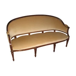 路易十六沙发，胡桃木雕刻，覆盖天鹅绒……