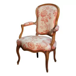 路易十五伯尔尼胡桃木扶手椅，表面覆盖织物