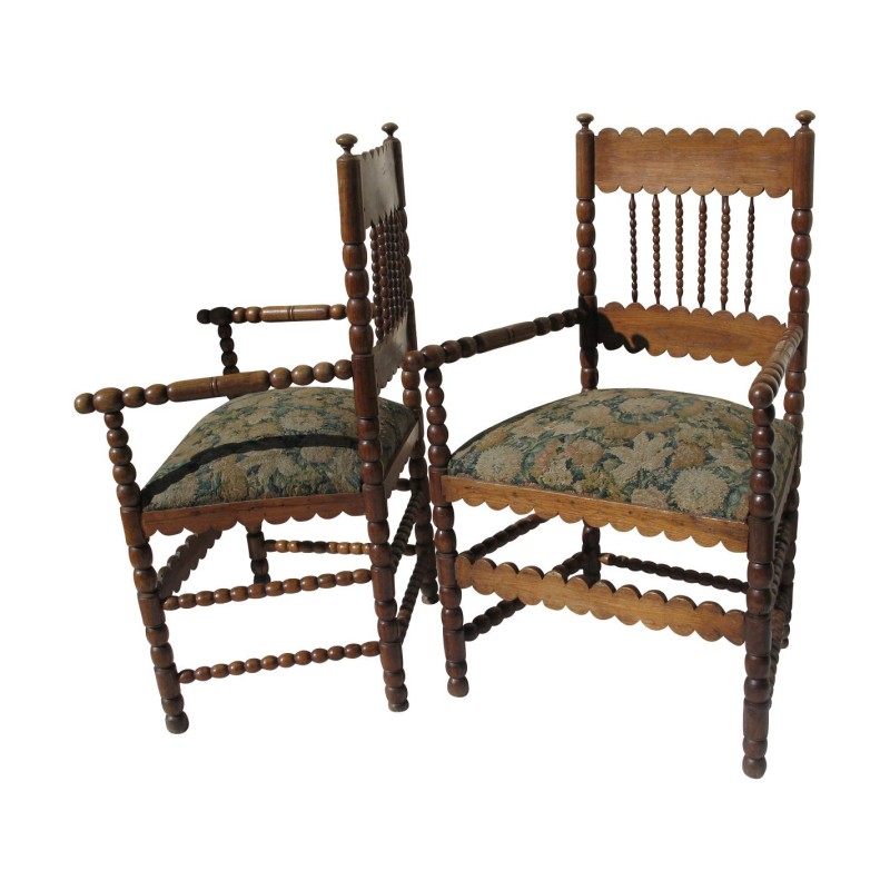 A pair of period armchairs with ball balusters in walnut covered with tapestry. - Moinat - Armchairs A pair of period armchairs with ball balusters in walnut covered with tapestry. - Moinat - Armchairs