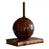 Lampe de chevet ou bureau reproduction d'un ballon de football … - Moinat - Lampes de table