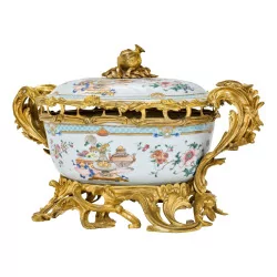 Potpourri (tureen, vegetable dish or candy dish) in porcelain …