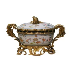 Potpourri (tureen, vegetable dish or candy dish) in porcelain …