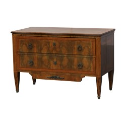 Louis XVI Kommode mit 2 Schubladen, in Nussbaum furniertem Holz mit …