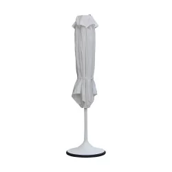 把来自 Royal Botania 系列的 Palma 模型遮阳伞，……