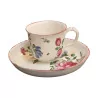 Tasse et sa sous tasse en faïence à décor polychrome de fleurs … - Moinat - Porcelaine