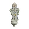 Bénitier de chevet en faïence surmonté d’une coquille décoré - Moinat - Porcelaine