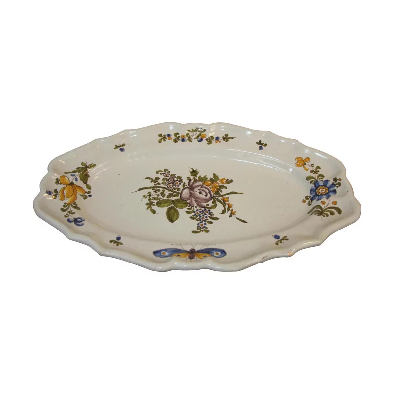 Earthenware dish with contoured edge with polychrome decoration of … - Moinat - Chinaware, Porcelain