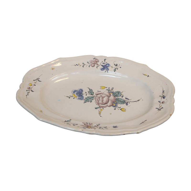 Earthenware dish with contoured edge with polychrome decoration of … - Moinat - Chinaware, Porcelain Earthenware dish with contoured edge with polychrome decoration of … - Moinat - Chinaware, Porcelain