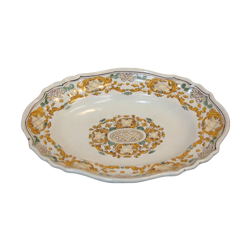 Plat en faïence à bord contourné à décor peint. France (Lyon), … - Moinat - Porcelaine Plat en faïence à bord contourné à décor peint. France (Lyon), … - Moinat - Porcelaine